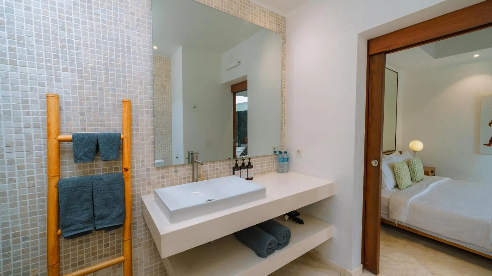 Villa Anahata: Modern 2Br Villa W/ Pool In Seminyak !